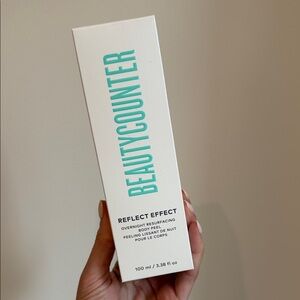 Beautycounter Reflect Effect Resurfacing Peel in White and Teal